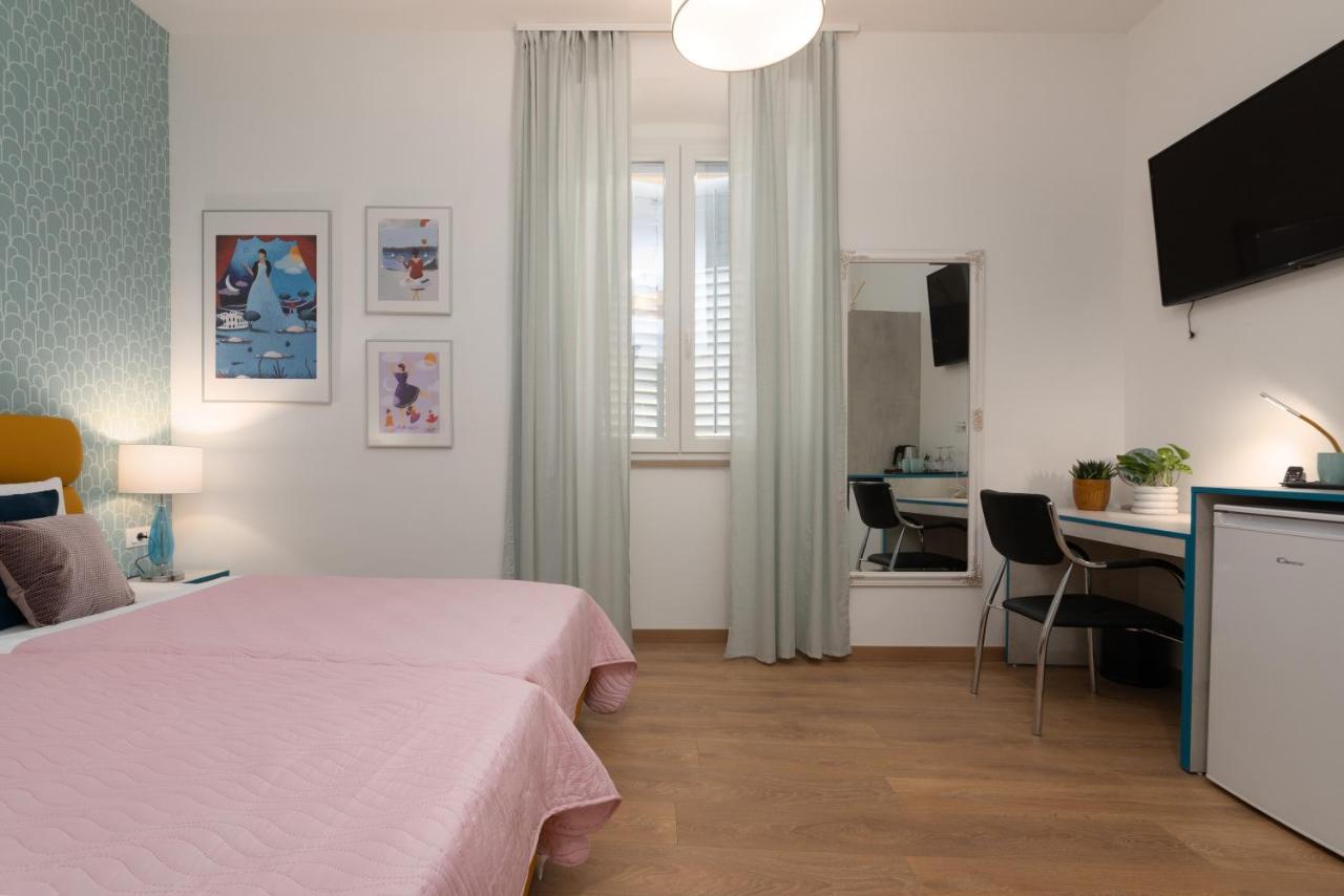 Polesana Rooms Pula Bagian luar foto