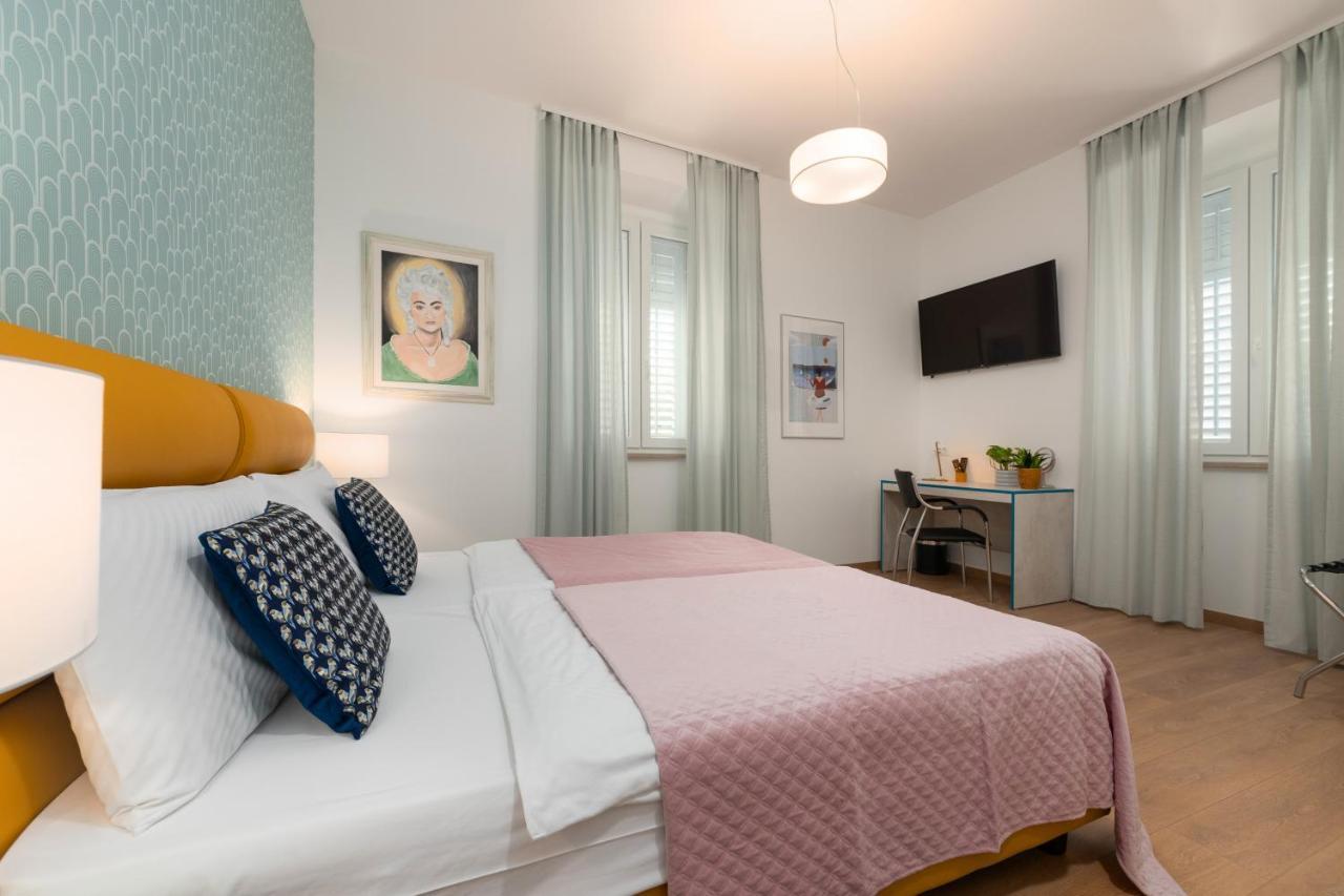 Polesana Rooms Pula Bagian luar foto