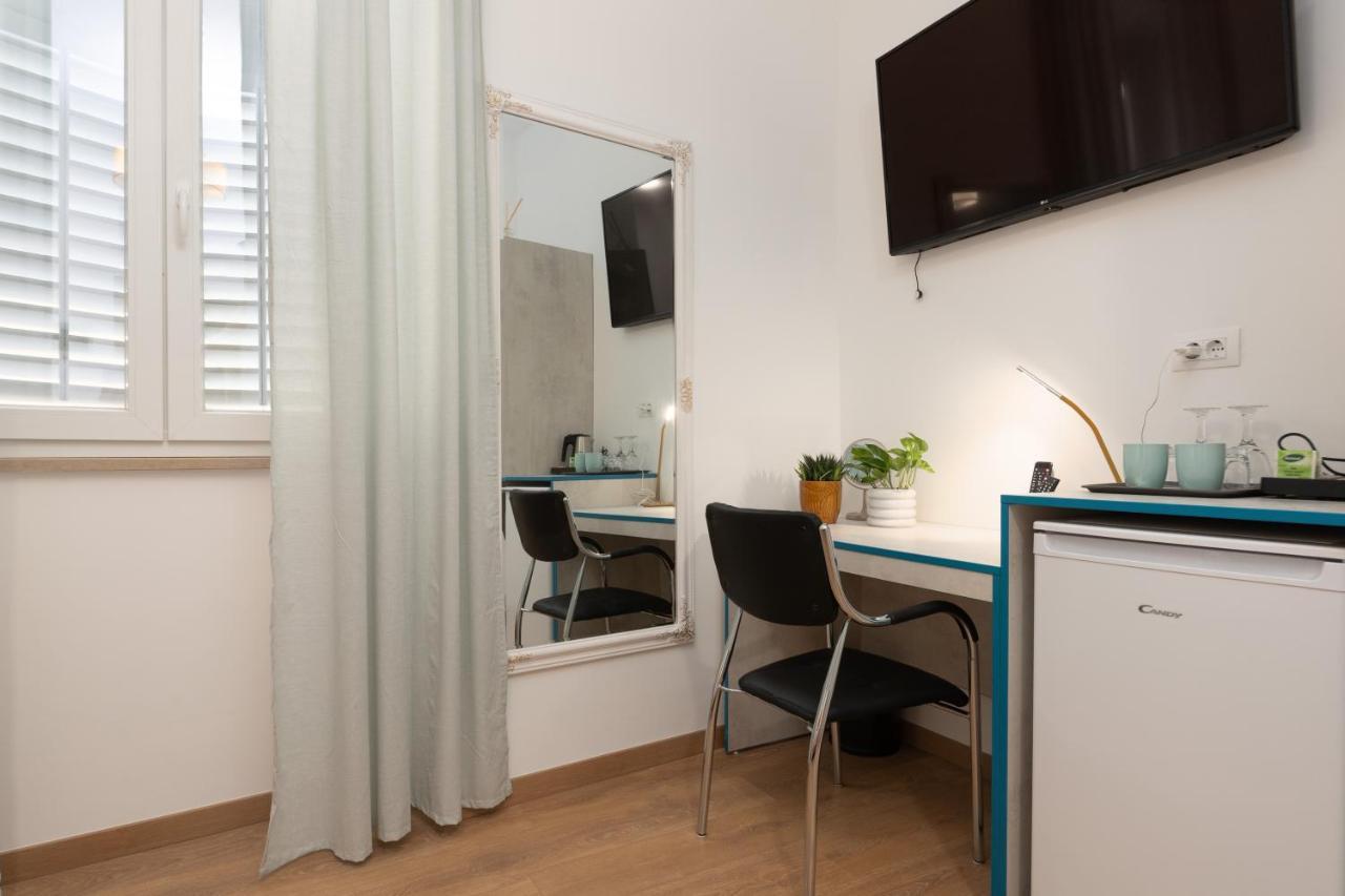 Polesana Rooms Pula Bagian luar foto