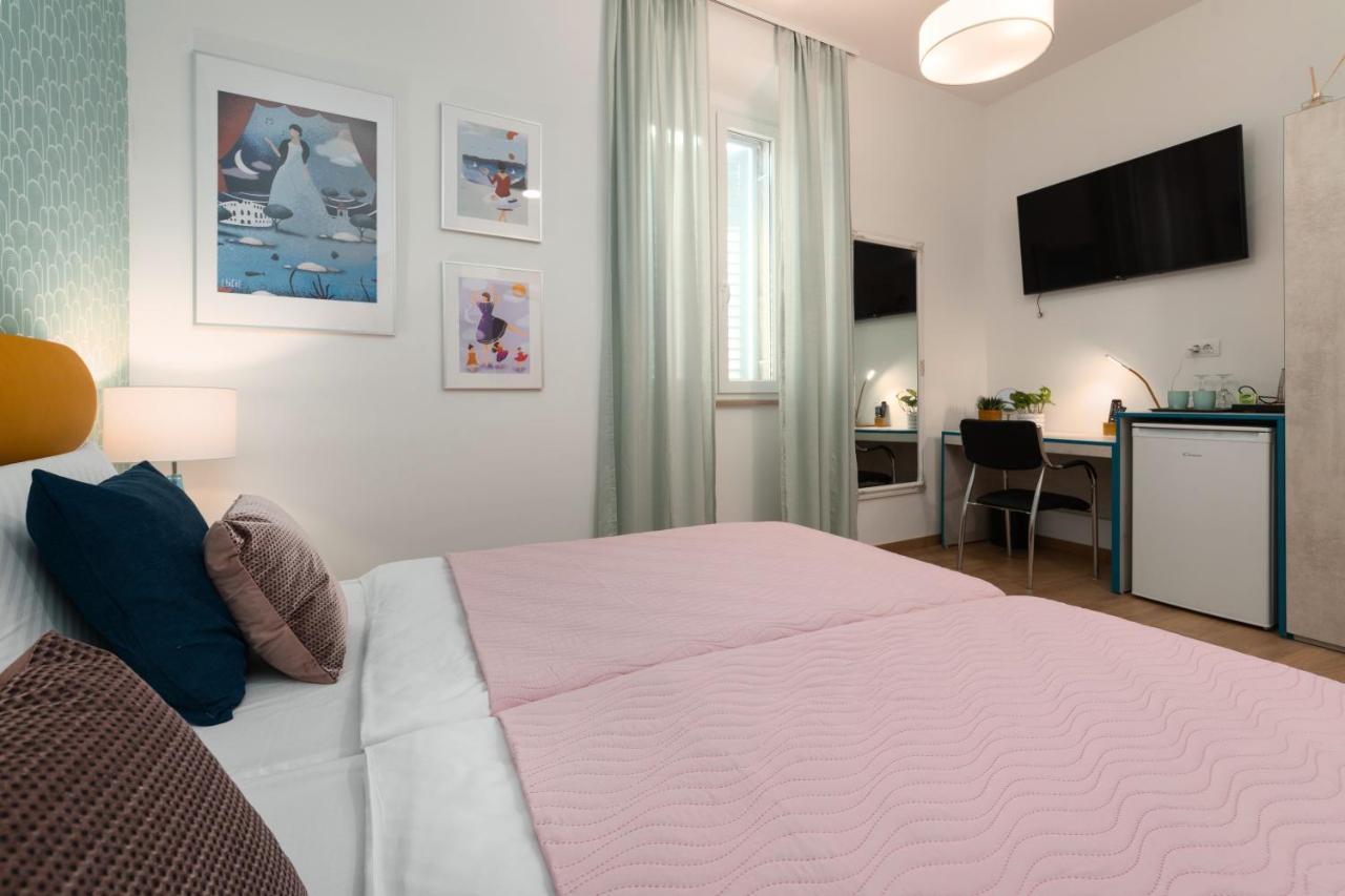 Polesana Rooms Pula Bagian luar foto